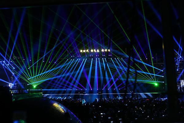 L'éclairage de la fontaine laser